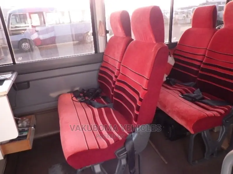 Mitsubishi Fuso Rosa 1987 Black