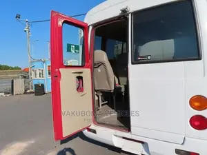Mitsubishi Fuso Rosa 2005 White