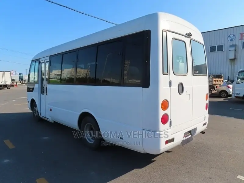 Mitsubishi Fuso Rosa 2005 White