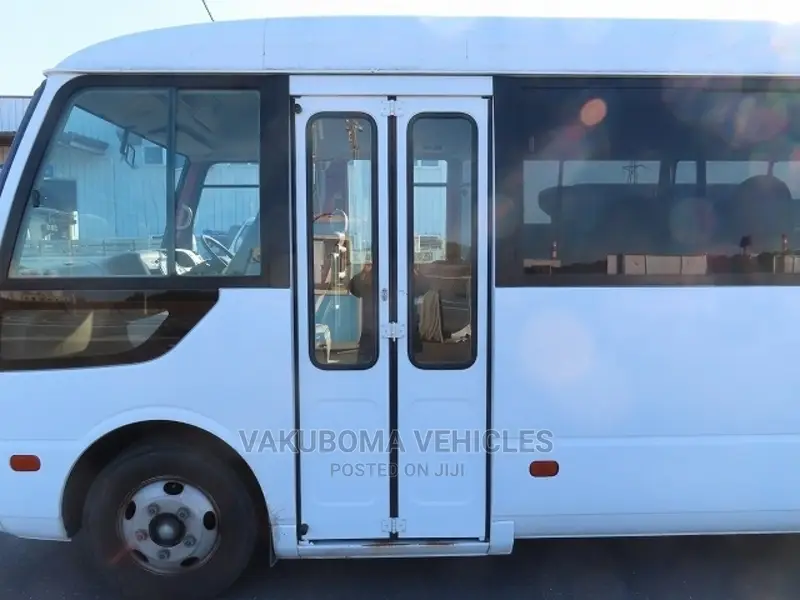 Mitsubishi Fuso Rosa 2005 White