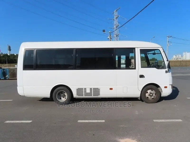 Mitsubishi Fuso Rosa 2005 White