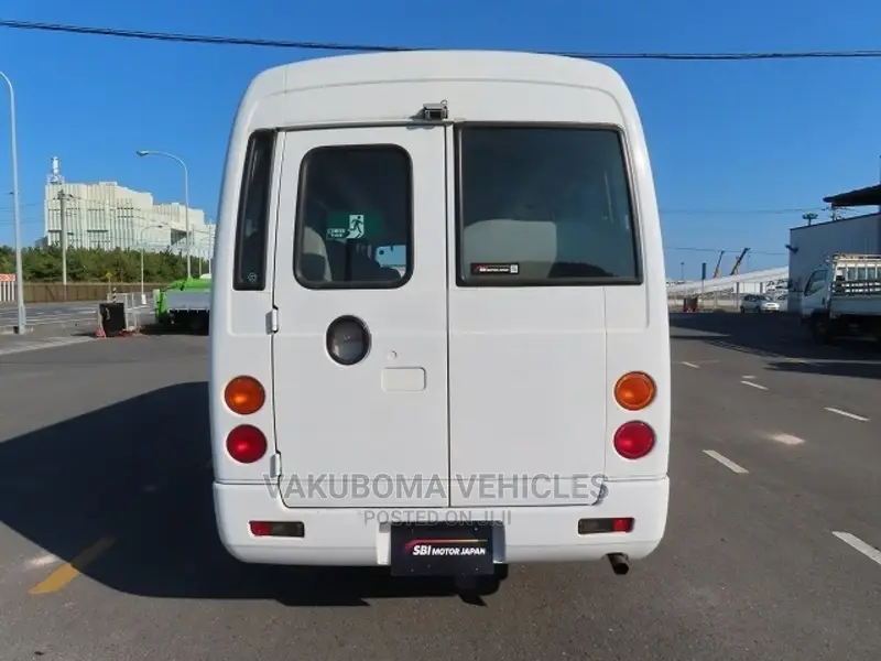 Mitsubishi Fuso Rosa 2005 White