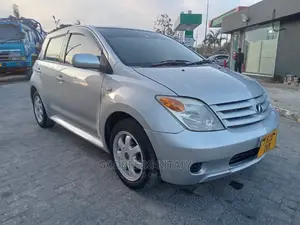 Toyota IST 2006 Silver