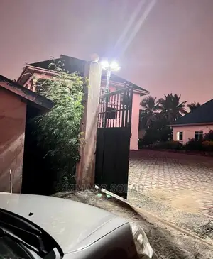 Taa Ya Sola ( 300W ) Ni Nzuri Sana