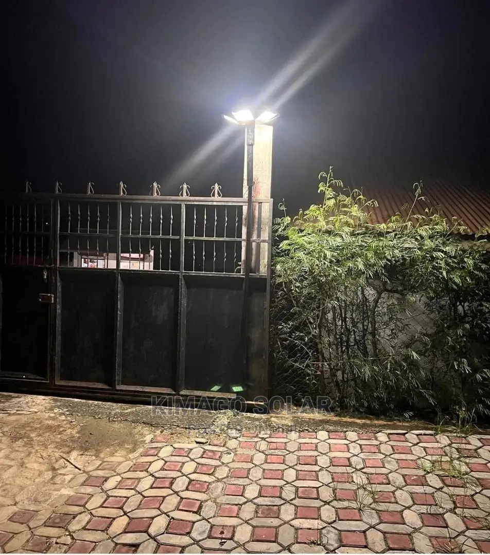 Taa Ya Sola ( 300W ) Ni Nzuri Sana