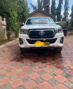 Toyota Hilux 2019 White