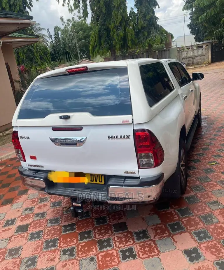 Toyota Hilux 2019 White