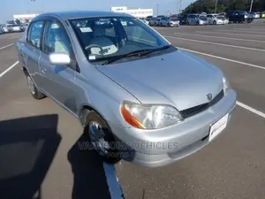 Toyota Platz 2000 Silver