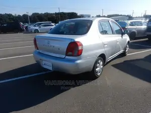 Toyota Platz 2000 Silver