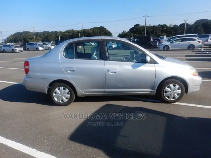 Toyota Platz 2000 Silver