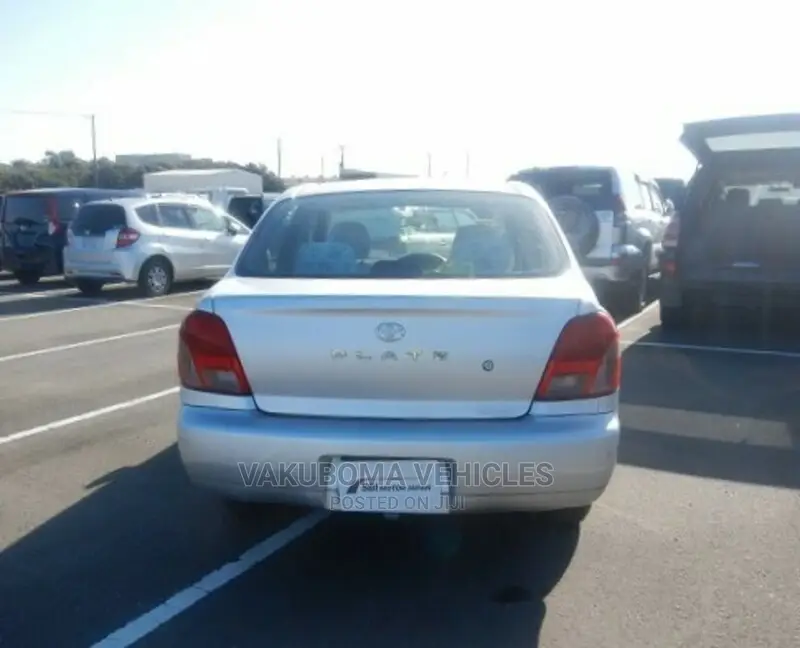 Toyota Platz 2000 Silver