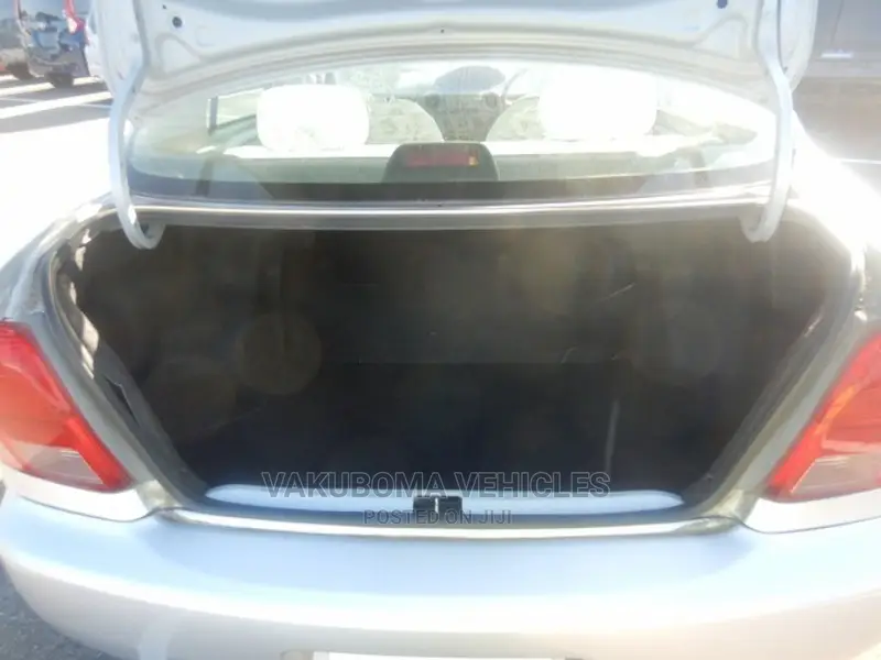 Toyota Platz 2000 Silver