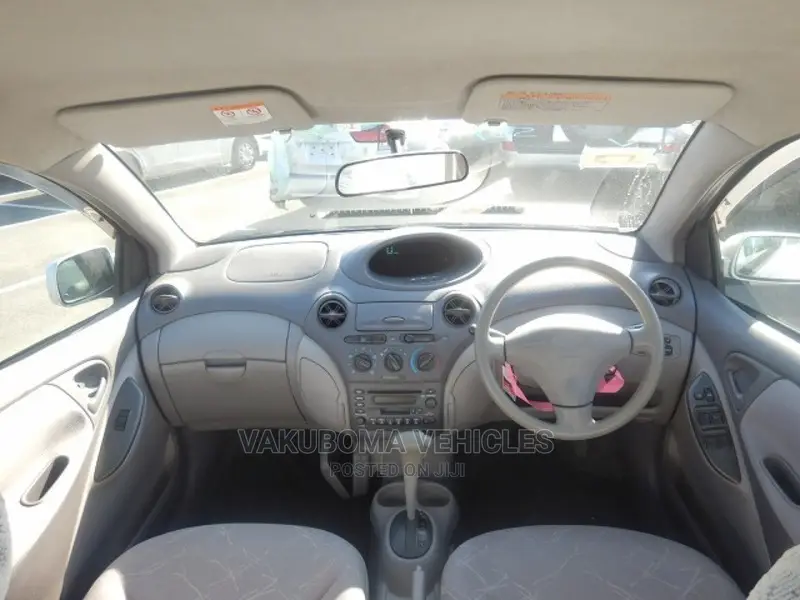Toyota Platz 2000 Silver