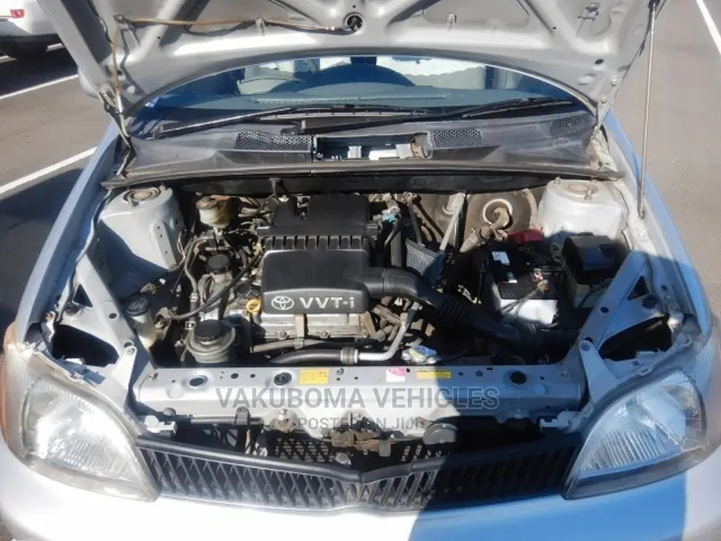 Toyota Platz 2000 Silver