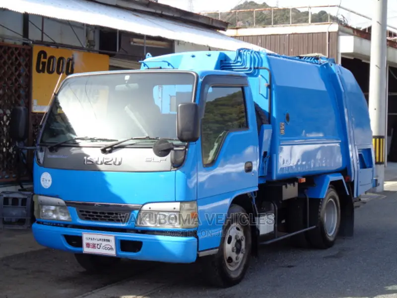 Isuzu Elf Garbage Truck