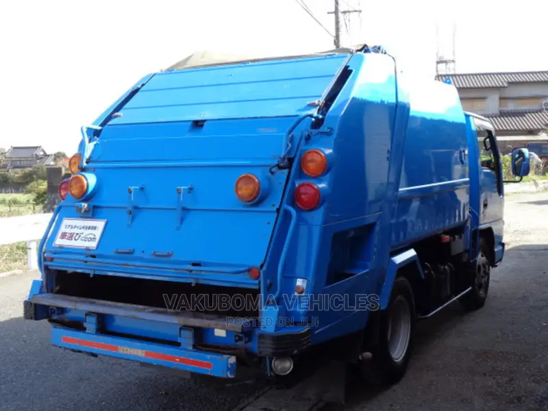 Isuzu Elf Garbage Truck