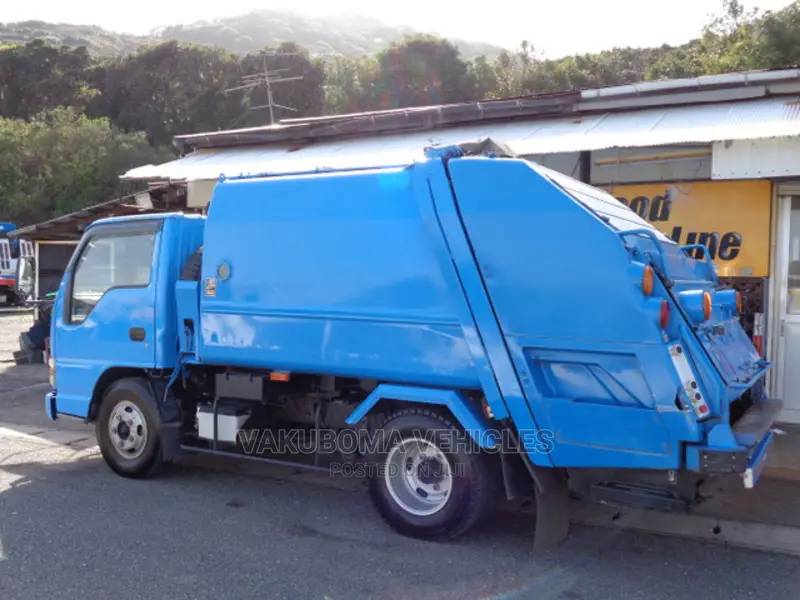 Isuzu Elf Garbage Truck