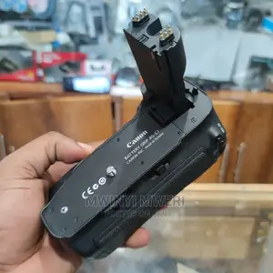 Canon BG-E7 Battery Grip for the EOS 7D (Not for Mark II)