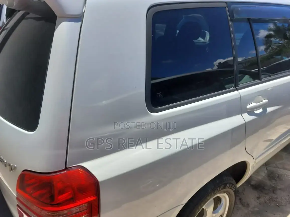 Toyota Kluger 2004 White