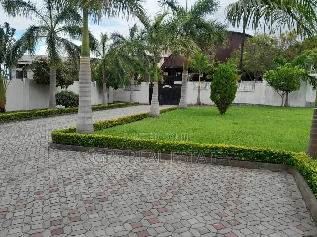 5bdrm House in Mtoni Kijichi, Temeke for Sale