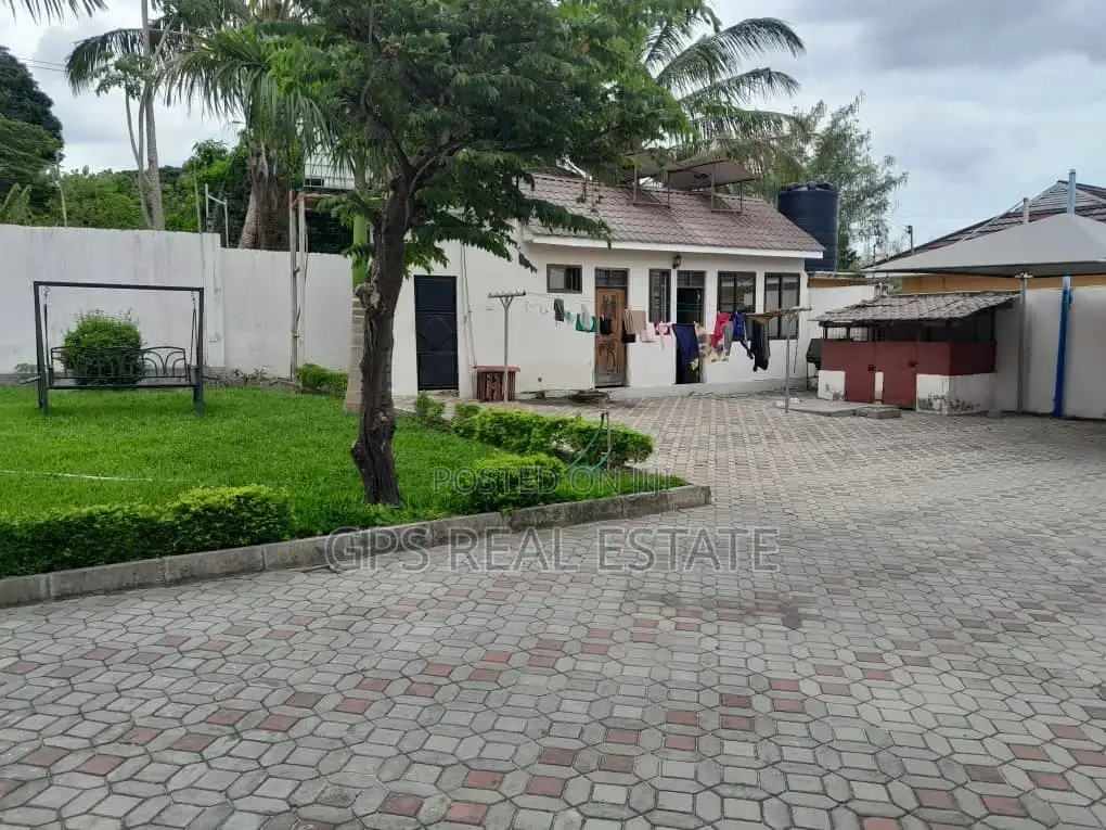 5bdrm House in Mtoni Kijichi, Temeke for Sale