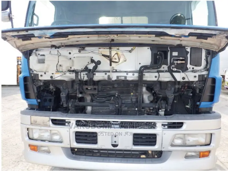 Isuzu Giga Truck