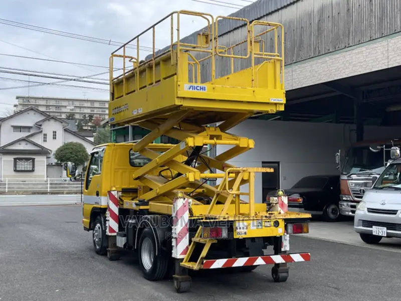 Isuzu Elf Truck