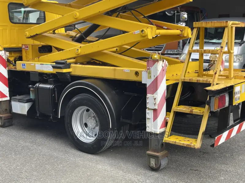 Isuzu Elf Truck