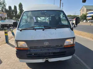 Toyota HiAce 2002 White