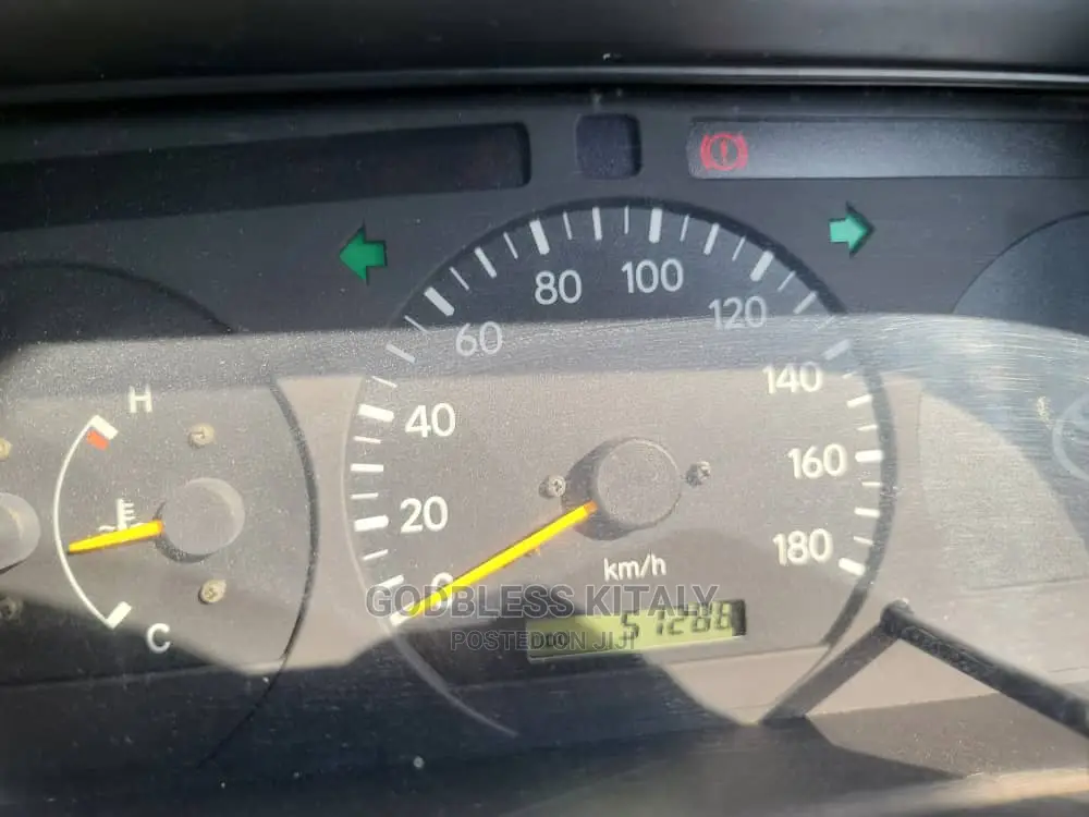 Toyota HiAce 2002 White