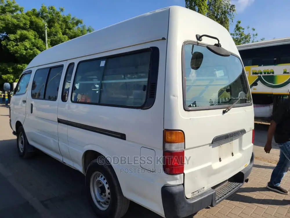 Toyota HiAce 2002 White