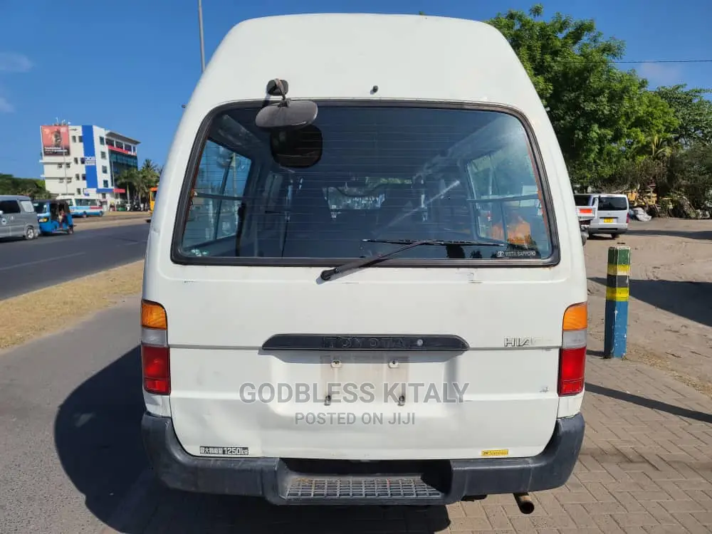 Toyota HiAce 2002 White