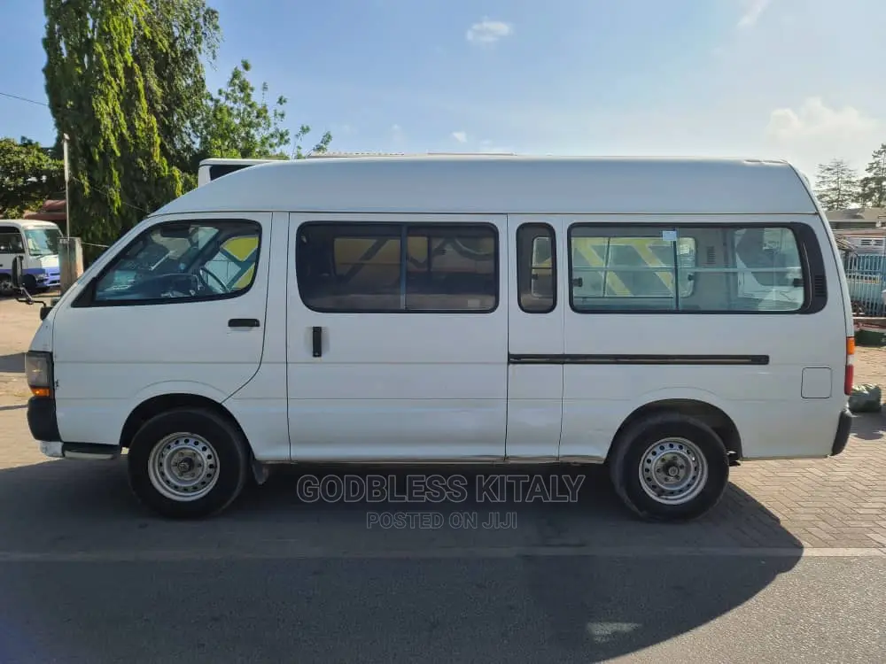Toyota HiAce 2002 White