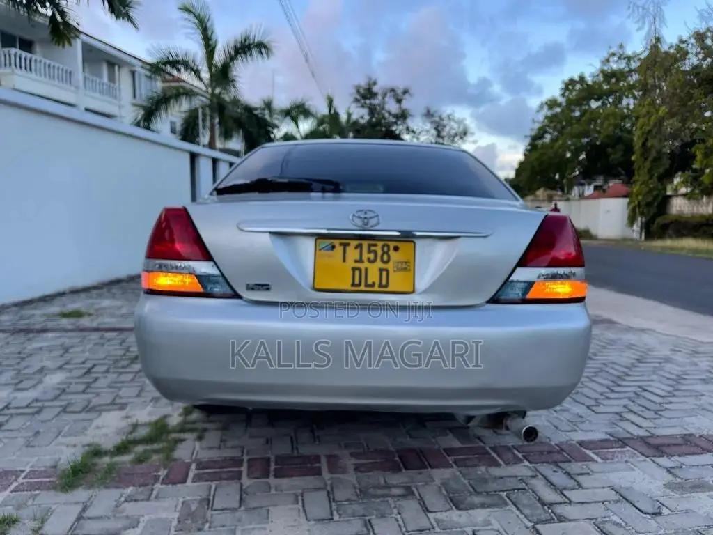Toyota Mark II 2004 Silver