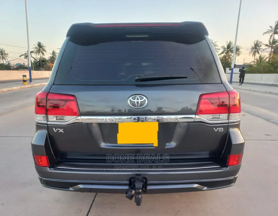 Toyota Land Cruiser 2010 Black