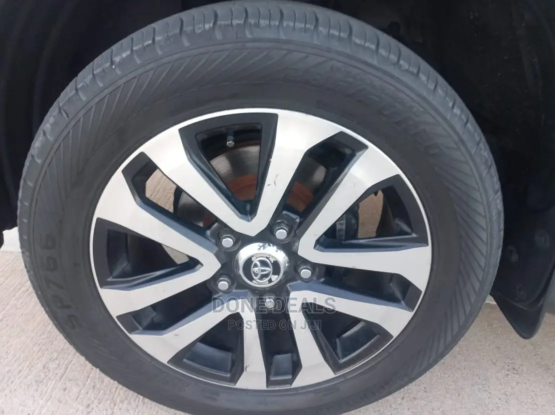 Toyota Land Cruiser 2010 Black