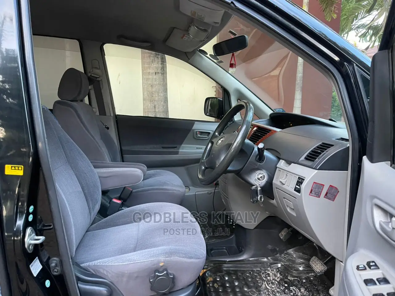 Toyota Noah 2003 Black