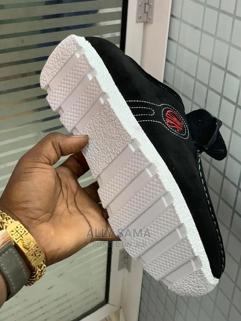 Wallabeea Black
