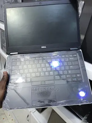 Laptop Dell Latitude 7440 8GB Intel Core I7 HDD+SSD 500GB