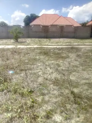 Eneo La Makazi Na Biashara Linauzwa