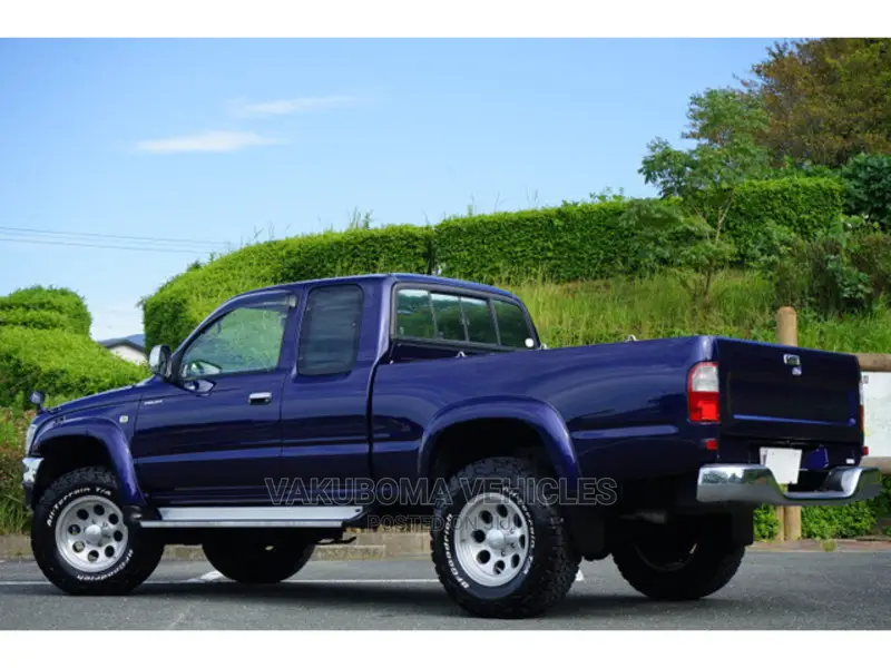 Toyota Hilux 1997 Blue