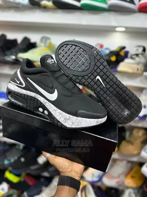 Nike Max Black White