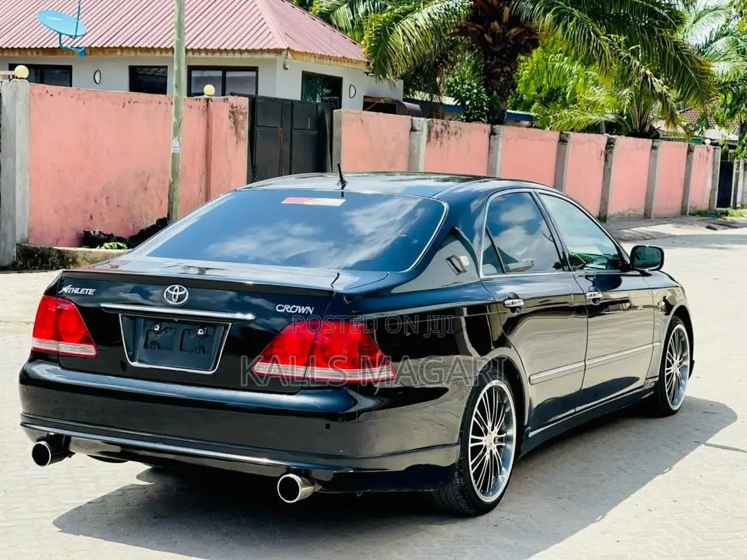 Toyota Crown Royale 2005 Black