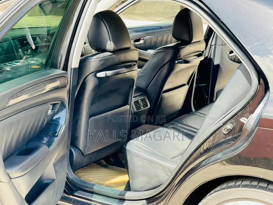 Toyota Crown Royale 2005 Black