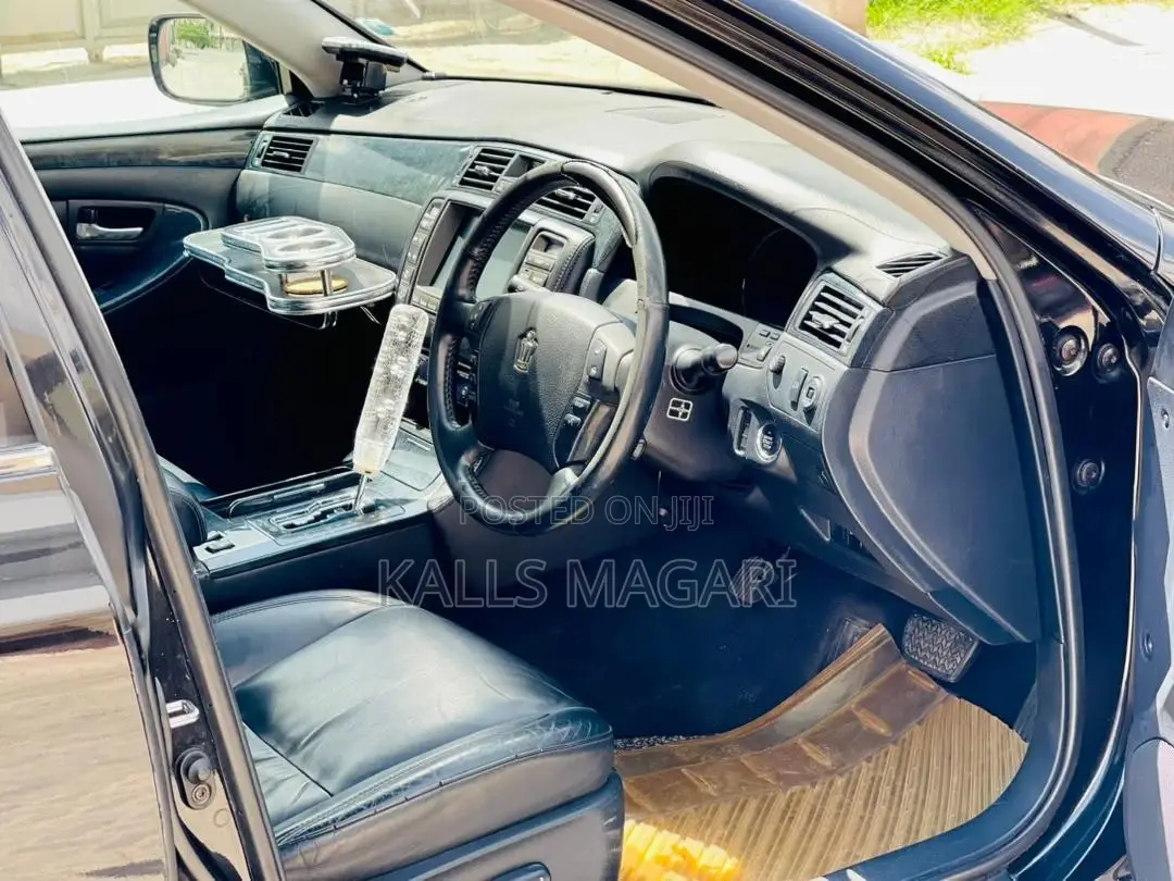 Toyota Crown Royale 2005 Black