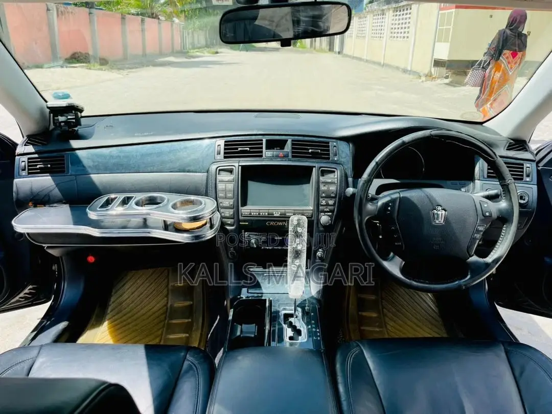 Toyota Crown Royale 2005 Black