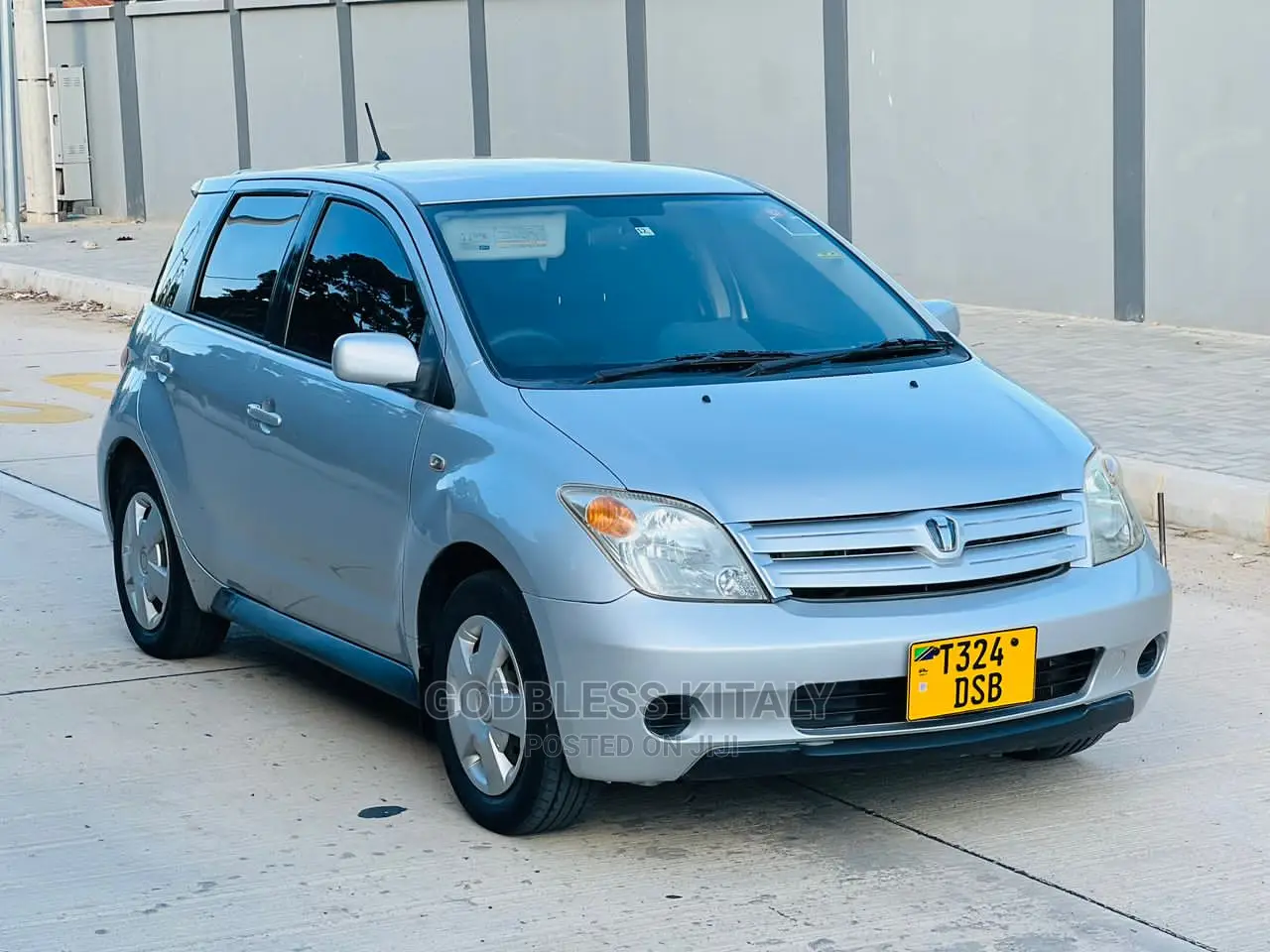 Toyota IST 2002 Silver