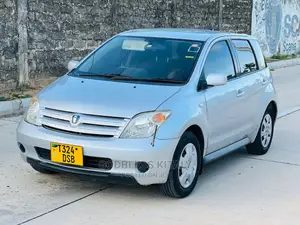 Toyota IST 2002 Silver