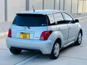 Toyota IST 2002 Silver