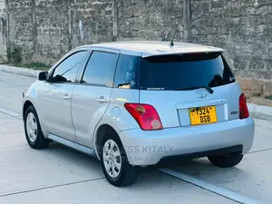 Toyota IST 2002 Silver